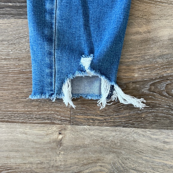 Abercrombie & Fitch High Rise Skinny Jeans - Picture 3 of 4